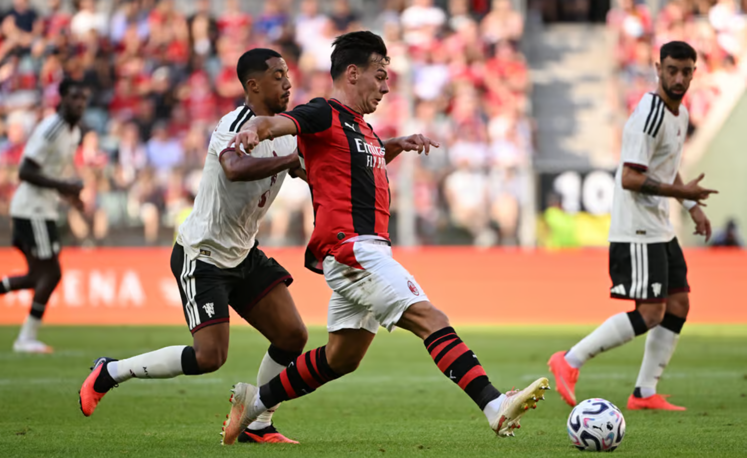 Manchester United vs AC Milan (21:45 – 15/08)